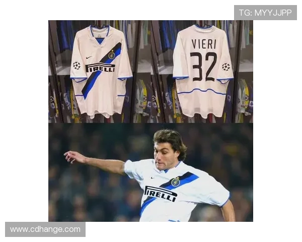 足球明星超长拼图图片展现球场传奇瞬间与辉煌时刻的完美结合