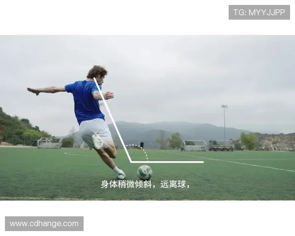 足球明星控球技巧揭秘从基础训练到实战应用的全面解析 足球明星控球技巧揭秘从基础训练到实战应用的全面解析